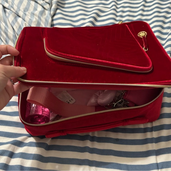 Red velvet cosmetics bundle - Picture 5 of 5